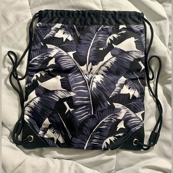 Dolce & Gabbana Leaf Print Drawstring Bag - Picture 6 of 8